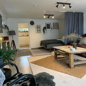  Apartment Cozy Studio With Garden Access
